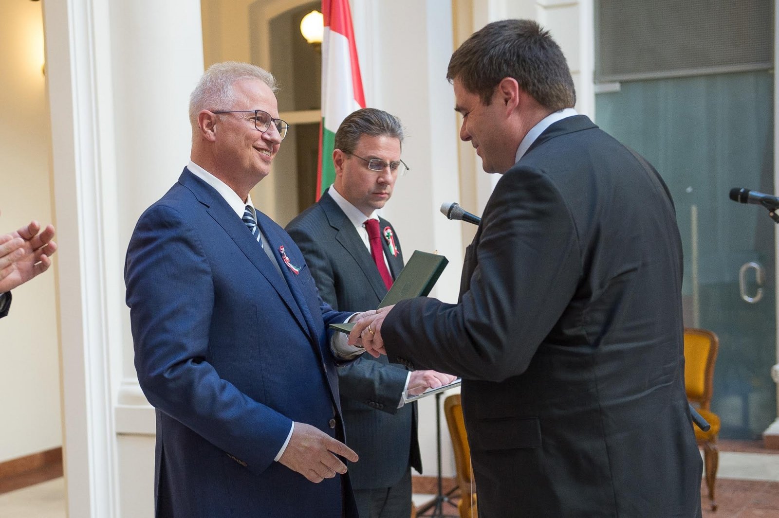 A Magyar Érdemrend lovagkeresztjével tüntették ki Veress Emőd oktatónkat