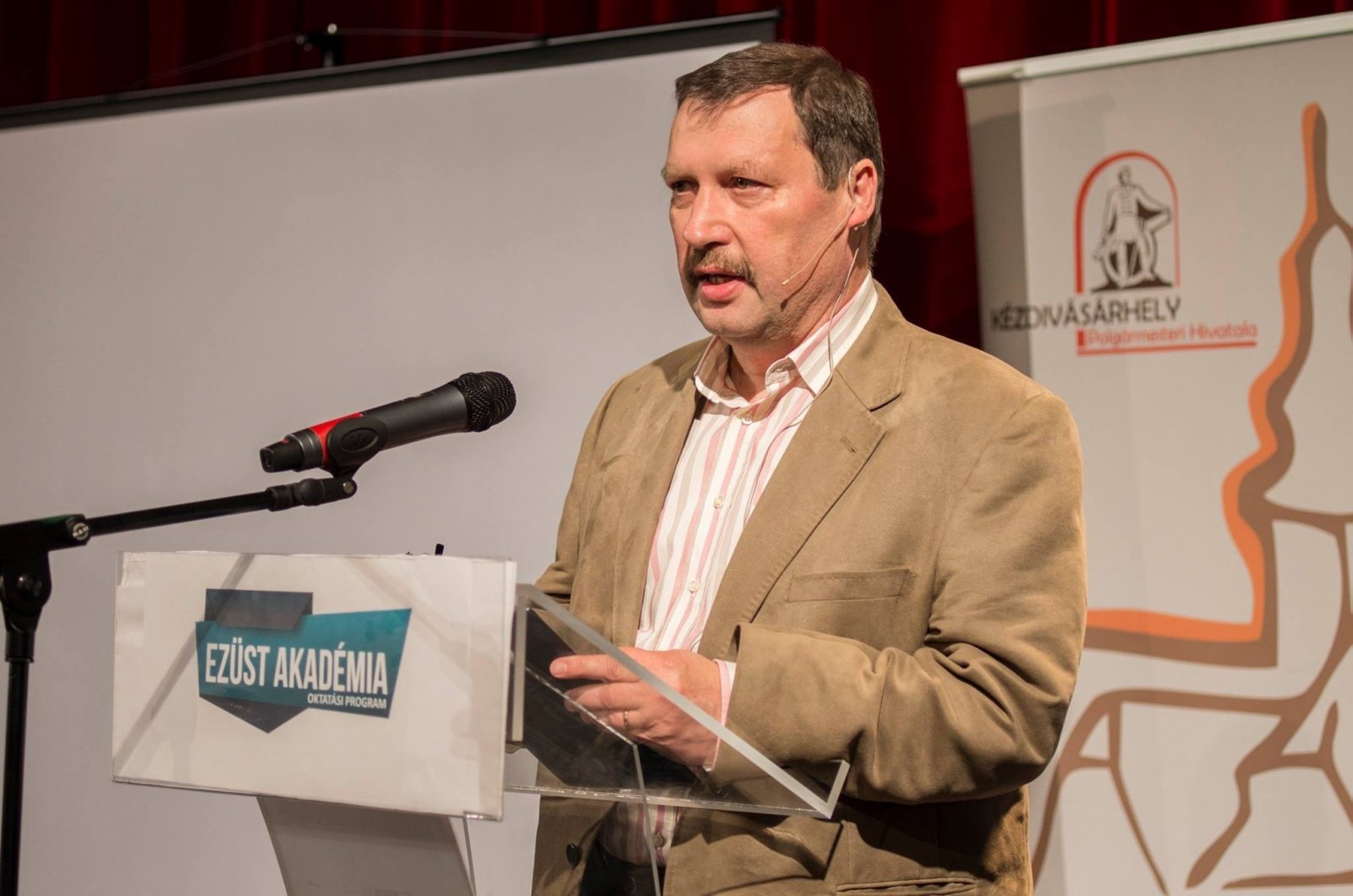 Hazudnak-e a politikusok? címmel tartott előadást oktatónk Kézdivásárhelyen