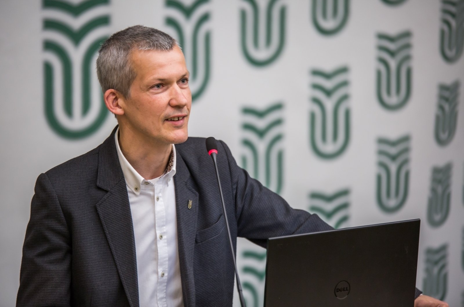 Ezüst Akadémián a dékánunk: dr. Tonk Márton: Világok harca? – a migráció emberjogi vonatkozásai
