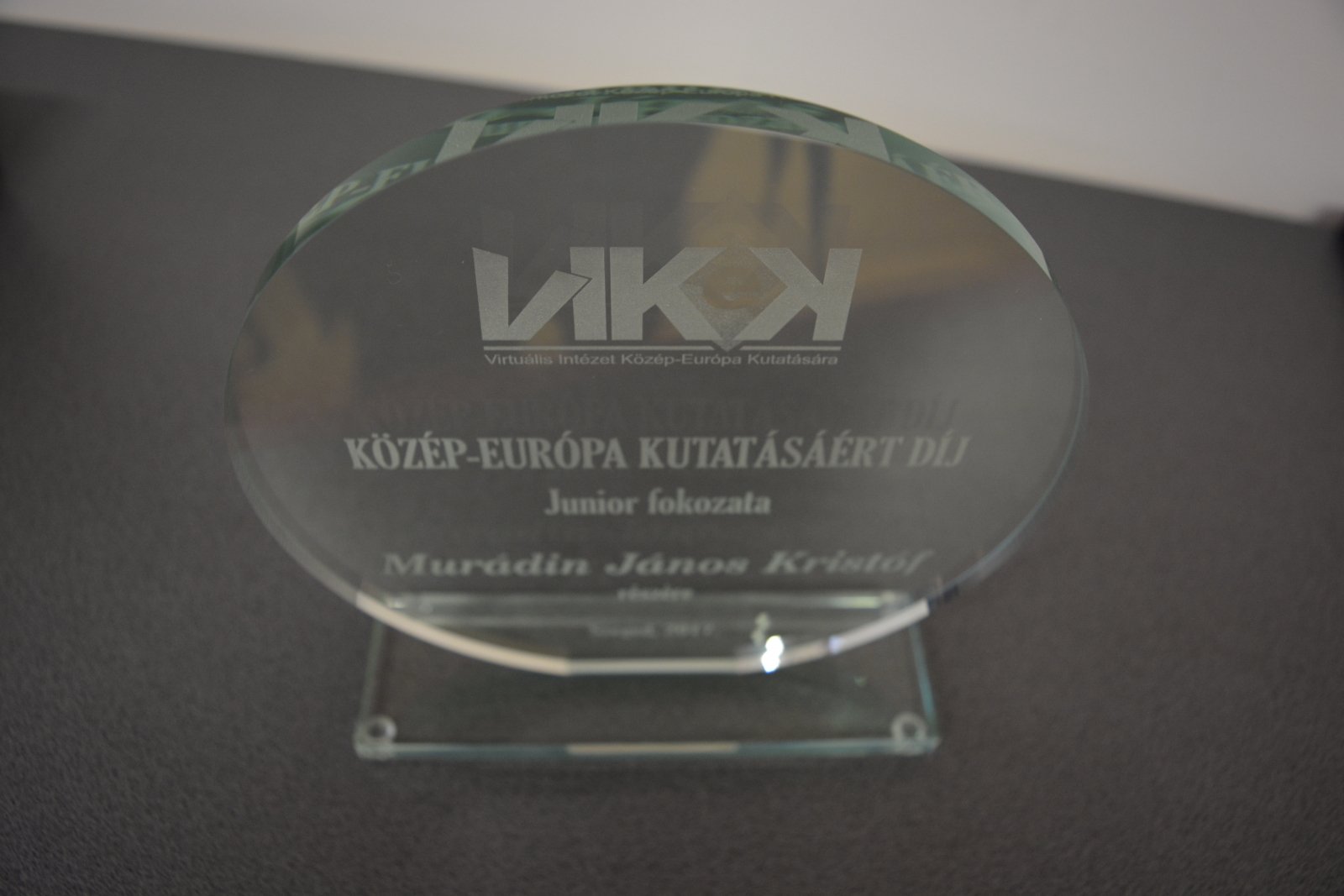 Közép-Európa Kutatásáért Díjjal tüntették ki oktatónkat!